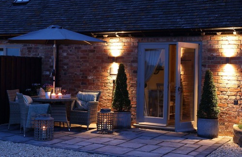 Quedgeley House | Wonderful villa for 2 guests with WIFI, terrace, pets allowed and parking