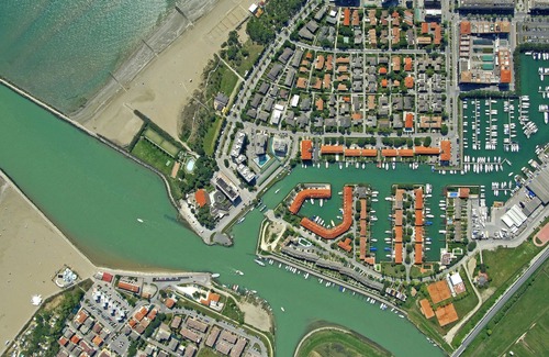 Porto Santa Margherita Apartment | Wonderful Apartment on the Ground Floor with Private Garden - Great Location