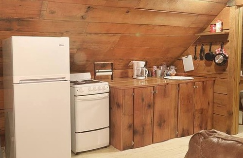 Eustace Cabin | Serene East Texas Retreat with Pet-Friendly Amenities