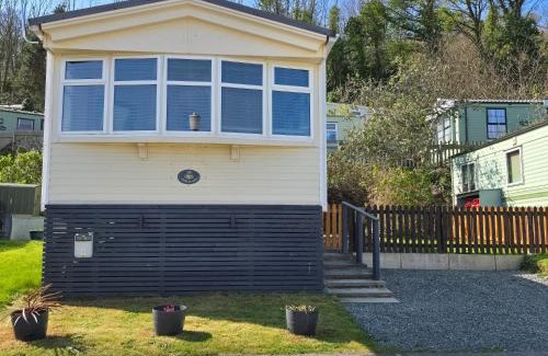 Aberystwyth Other | Cozy 2 Bedroom Mobile Home with Pool and Pet-Friendly Perks