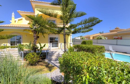 Parchal Villa | Elegant 6 Bedroom Villa with Private Pool in Ferragudo