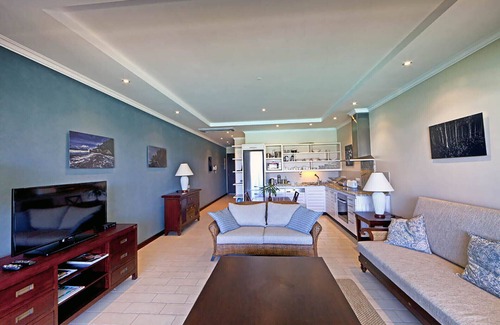 Mahe Island Apartment | Top-Rated Eden Island Apartment with Pool & Breakfast