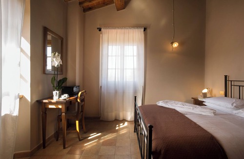 Arezzo Other | Wonderful apartment in villa with pool near Arezzo