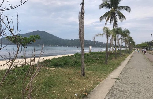 Itagua House | Inviting Oceanfront Apartment in Itaguá, Ubatuba