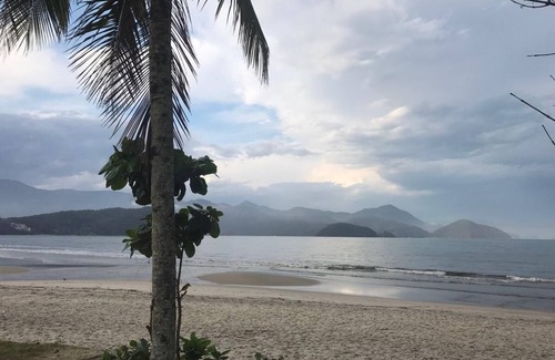 Itagua House | Inviting Oceanfront Apartment in Itaguá, Ubatuba
