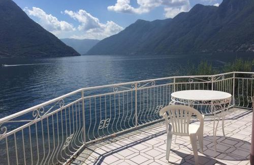 Colonno Apartment | Cozy Lakeside Apartment for Your Perfect Getaway