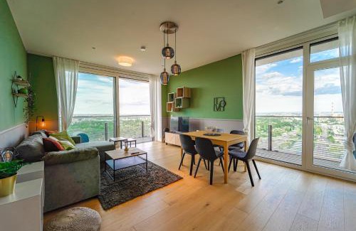 Erdberg Apartment | Experience TrIIIple 7Heaven: Top Floor Views & Rooftop Pool