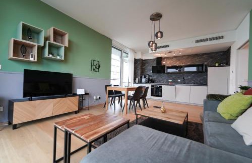 Erdberg Apartment | Experience TrIIIple 7Heaven: Top Floor Views & Rooftop Pool
