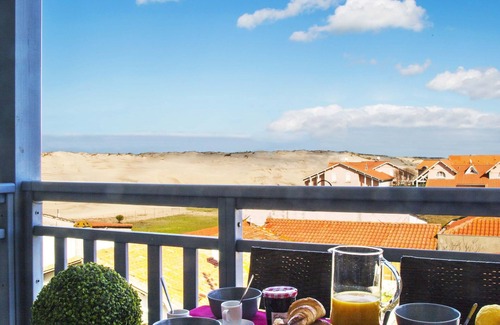 Biscarrosse Plage Apartment | Inviting Oceanfront Apartment with Pool and Jacuzzi
