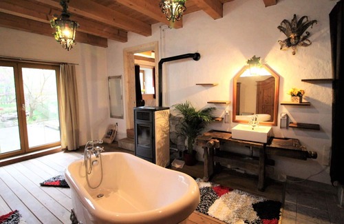Neustift bei Gussing House | Cozy Private Villa for 5 with Pet-Friendly Amenities