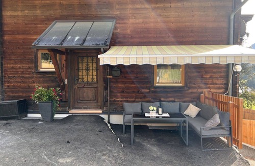Sankt Veit im Pongau House | Cozy Villa for 10 with Lake View, WIFI & Spa Amenities