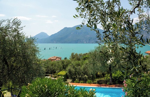 Assenza Apartment | Idyllic Lakefront Retreat with Pool and Scenic Gardens