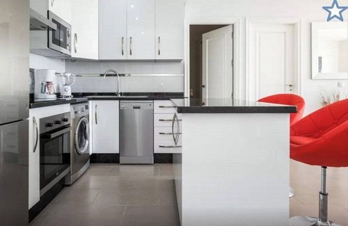 Torremolinos House | Idyllic Beachfront Bungalow with Kitchen & 10/10 Rating