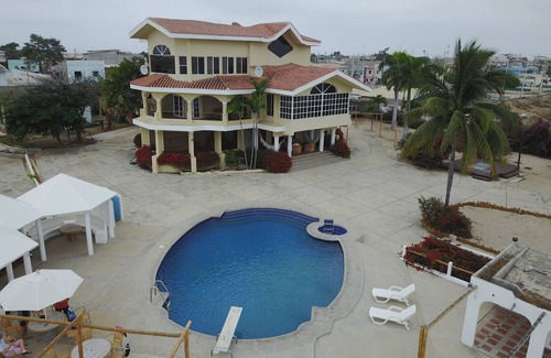 Salinas House | Beachfront Vacation House with Pool and Pet-Friendly Options