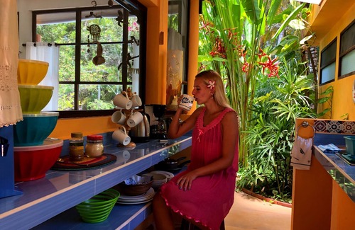 Alfredo V. Bonfil House | Escape to a Bungalow in Cancun's Lush Jungle Retreat