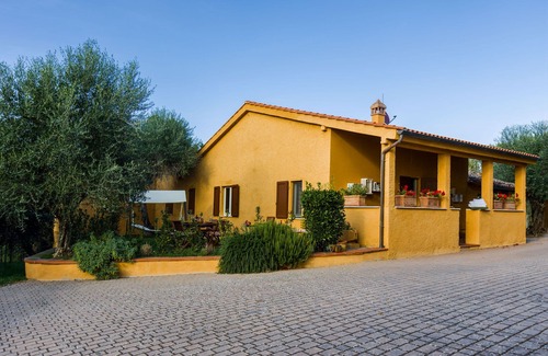Trequanda Villa | Idyllic Country Villa Near Siena with Family-Friendly Amenities