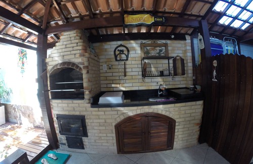 Itauna House | Cozy House Retreat with Pool in Exclusive Community