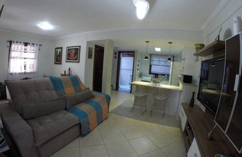 Itauna House | Cozy House Retreat with Pool in Exclusive Community
