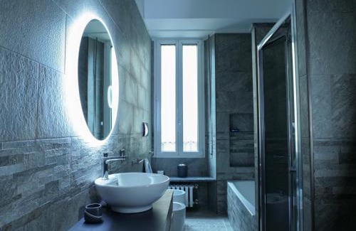 Porta Romana Apartment | Stylish Downtown Apartment with King Bed & HD Netflix