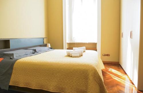 Porta Romana Apartment | Stylish Downtown Apartment with King Bed & HD Netflix
