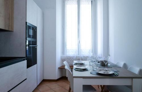 Porta Romana Apartment | Stylish Downtown Apartment with King Bed & HD Netflix