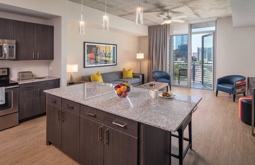 Civic District Resort | Elegant Downtown Austin 1BR King Suite with Breakfast