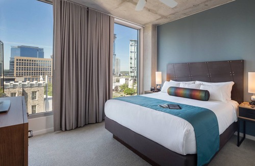 Civic District Resort | Elegant Downtown Austin 1BR King Suite with Breakfast