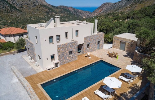 Vrachasi Villa | Family-Friendly Villa with Private Pool in Vrachasi