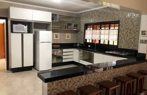 Extrema House | Beautiful House with Outdoor Fireplace & Climatized Pool