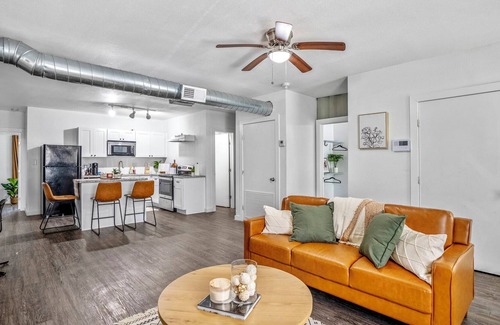 Foster Place Apartment | Wonderful Getaway in South Houston