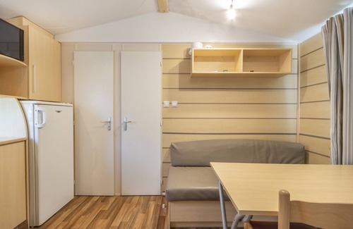 Alos de Balaguer House | Cozy Holiday Home Móvil Pequeña with Pool and Spa Amenities