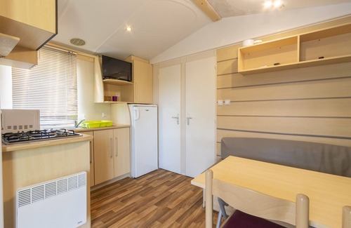Alos de Balaguer House | Cozy Holiday Home Móvil Pequeña with Pool and Spa Amenities