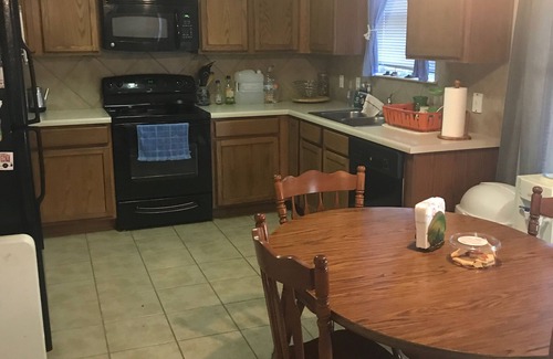 Cibolo House | Cozy Home with Spa Amenities and Breakfast Included