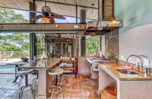 Tarcoles House | Idyllic Retreat with Ocean Views, Private Pool & Spa