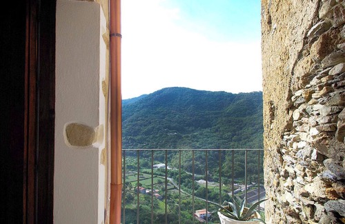 Belmonte Calabro House | Idyllic House in Belmonte Calabro with Oceanfront Amenities