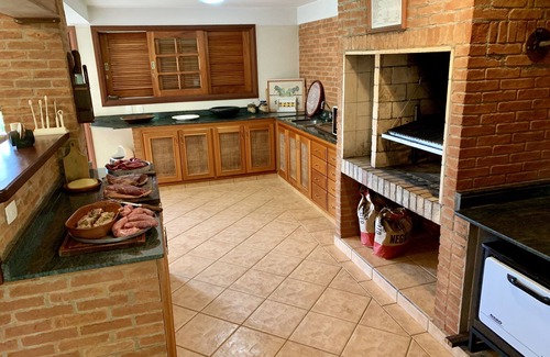 Monte Verde House | Exceptional Retreat with Jacuzzi & Spa Near City Center