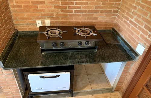 Monte Verde House | Exceptional Retreat with Jacuzzi & Spa Near City Center