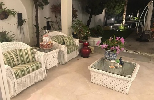 Jardim Acapulco House | Inviting 7-Bedroom Retreat with Pool and Leisure Amenities