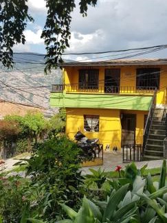 Doce de Octubre 2 Apartment | Inviting House with Scenic Views in Medellin