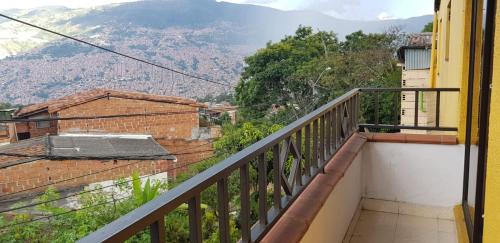 Doce de Octubre 2 Apartment | Inviting House with Scenic Views in Medellin
