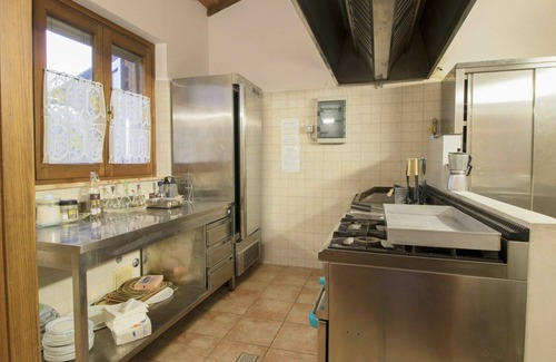 Po' Bandino Villa | Relaxing Private Villa with Pool, WiFi & Lake Views