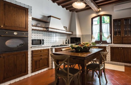 Vinci Villa | Inviting Private Villa with Pool, A/C & Free WiFi for 23