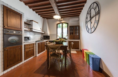 Vinci Villa | Inviting Private Villa with Pool, A/C & Free WiFi for 23