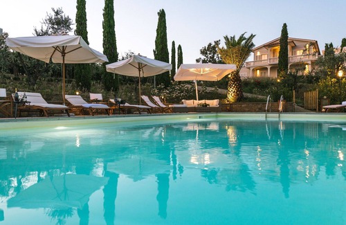 Vinci Villa | Inviting Private Villa with Pool, A/C & Free WiFi for 23