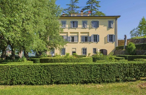 Serravalle Pistoiese Villa | Inviting Villa for 16 with Private Pool & Modern Amenities