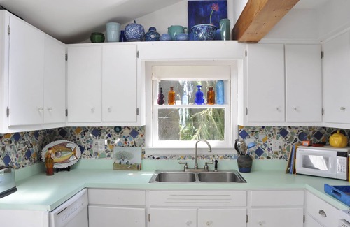 Saybrook Manor Cottage | Prime Location with Ocean View and Private Yard Access