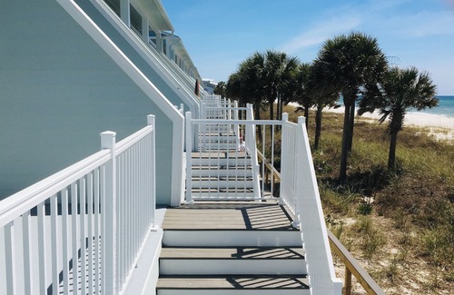 Southport House | Wonderful location! Walk out to your deck-feet are in sand! View is remarkable!