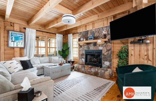 Saugatuck House | Guest Rated 10/10: Cozy Log Cabin by Beach & Lake Access