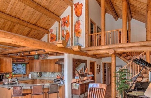 Redstone House | Guest Rated 10/10: Wonderful Log Home with Pool & Spa