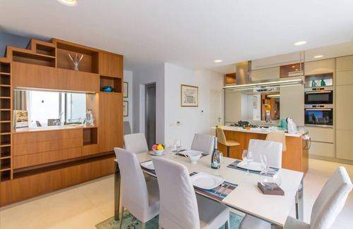 Tal-Ibrag House | Modern Forum House Swieqi: Family-Friendly with Breakfast